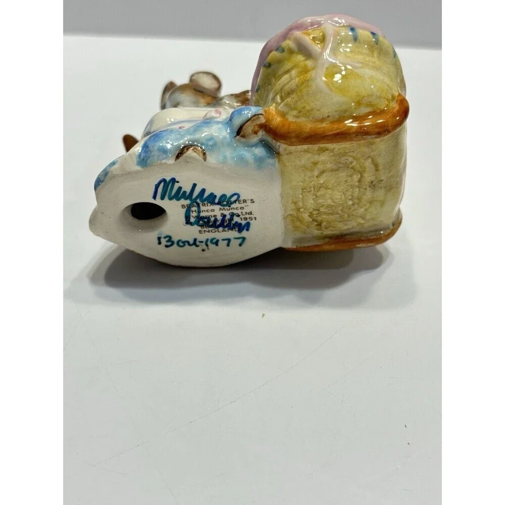 Vtg Beatrix Potter Beswick “HUNCA MUNCA” Ceramic Mouse w Babies England Signed